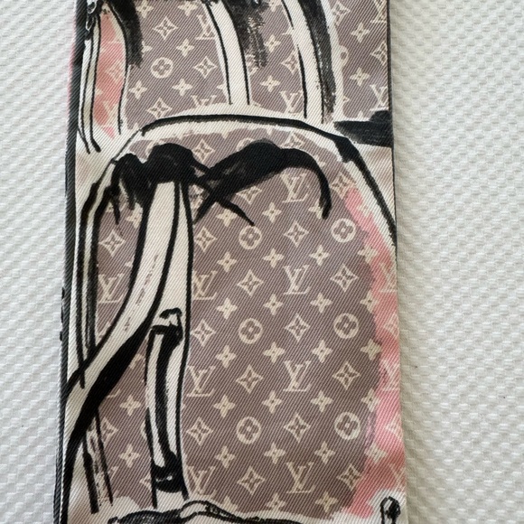 Louis Vuitton, 100% authentic, silk bandeau - Picture 6 of 11